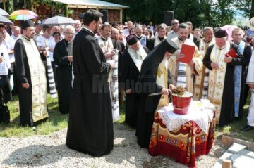 Așezarea pietrei de temelie și sfințirea locului noii biserici din Poiana Stampei