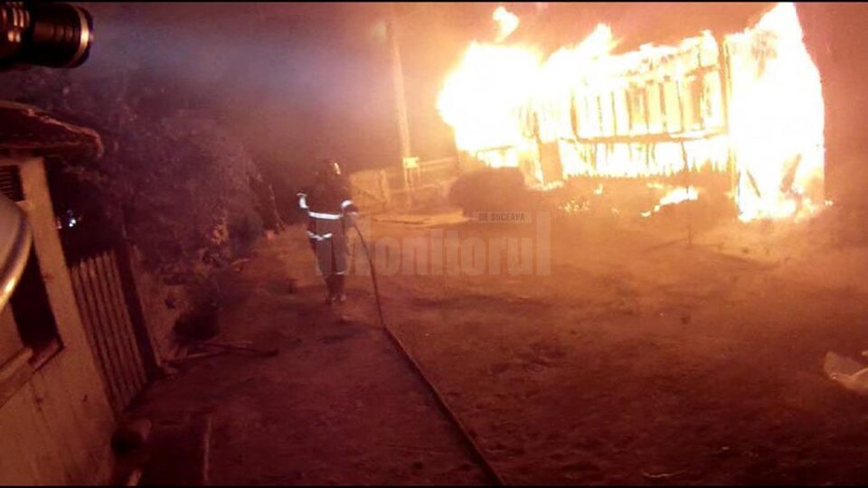 Focul a izbucnit prin efect termic, de la un reșou care a fost lăsat timp îndelungat sub tensiune și s-a supraîncălzit Focul a izbucnit prin efect termic, de la un reșou care a fost lăsat timp îndelungat sub tensiune și s-a supraîncălzit