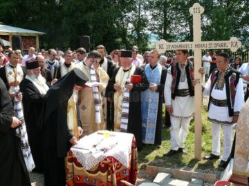 Așezarea pietrei de temelie și sfințirea locului noii biserici din Poiana Stampei