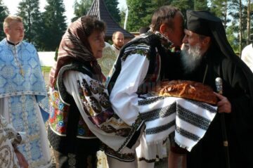 Așezarea pietrei de temelie și sfințirea locului noii biserici din Poiana Stampei