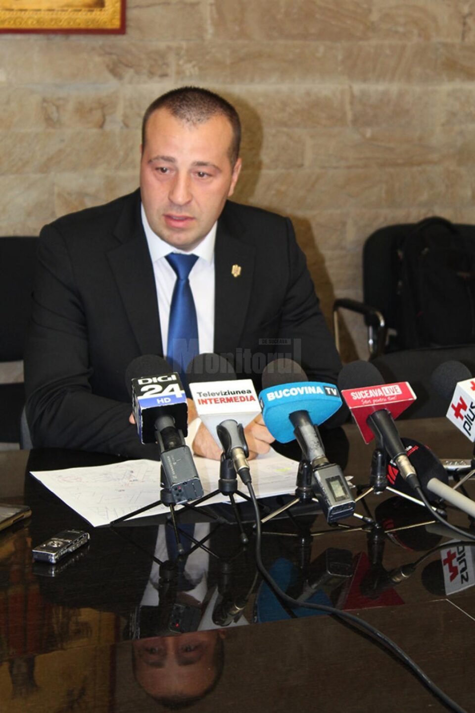 Lucian Harșovschi: „Facem apel la cetățenii de bine și la oamenii de cultură suceveni care vor să se implice în acest proiect, să se înscrie pe lista deschisă la secretariatul Consiliului Local Suceava" Lucian Harșovschi: „Facem apel la cetățenii de bine și la oamenii de cultură suceveni care vor să se implice în acest proiect, să se înscrie pe lista deschisă la secretariatul Consiliului Local Suceava"