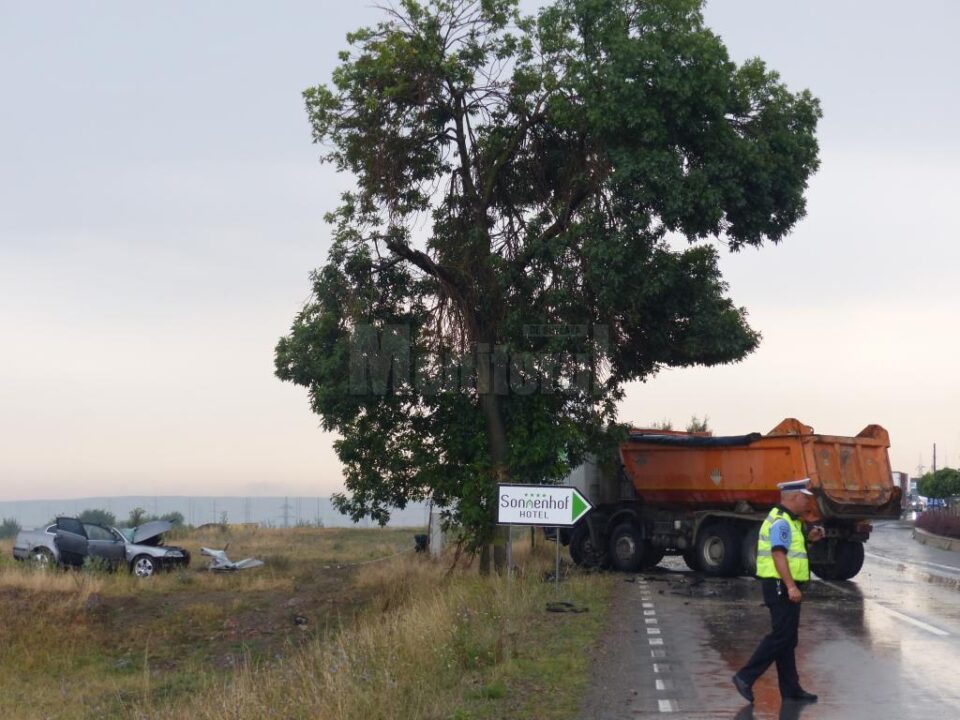 Mașina în care se aflau cei patru a fost făcuta praf