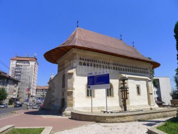 Ieri a fost inaugurat Punctul de informare turistică construit în curtea interioară a Bisericii „Învierea Domnului”