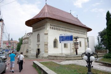 Ieri a fost inaugurat Punctul de informare turistică construit în curtea interioară a Bisericii „Învierea Domnului”