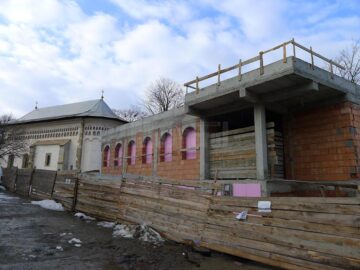 Ieri a fost inaugurat Punctul de informare turistică construit în curtea interioară a Bisericii „Învierea Domnului”