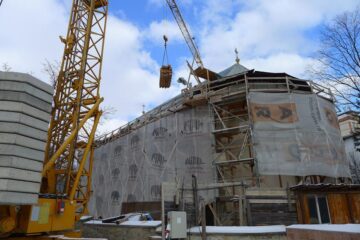 Ieri a fost inaugurat Punctul de informare turistică construit în curtea interioară a Bisericii „Învierea Domnului”