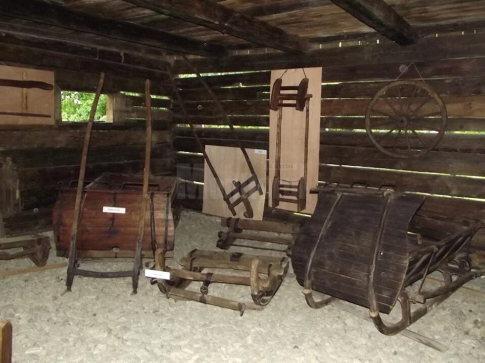 Expoziția "Mijloace de transport tradiționale și unelte agricole"
