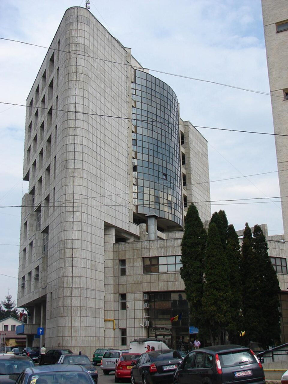 Sucevenii care vor să obțină adeverințe de venit sau certificate de atestare fiscală de la Finanțe pot să evite cozile de la ghișee și să intre în posesia acestor documente folosind serviciul „Spațiul privat virtual”