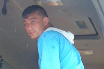 Tânărul de 23 de ani care conducea basculanta