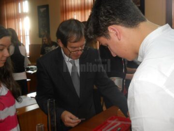 Profesorul Costică Costan antrenează de peste 40 de ani olimpici la fizică de la Colegiul „Ștefan cel Mare”