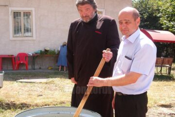 Zarzavatul tocat se fierbe în lapte acru