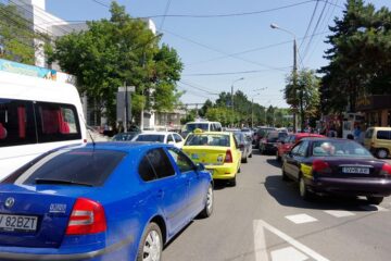 Pe strada Universității s-a circulat bară la bară, traficul rutier fiind închis în zona Nordic, pe sensul de mers către Catedrală