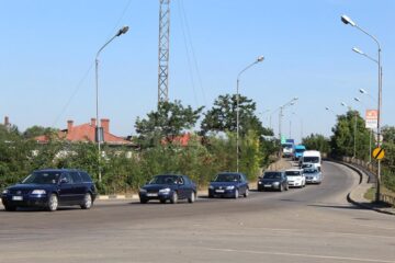 Blocarea parțială a traficului rutier pe pasajul CFR de la Ițcani, amânată până la finalizarea lucrărilor de pe podul de peste apa Sucevei