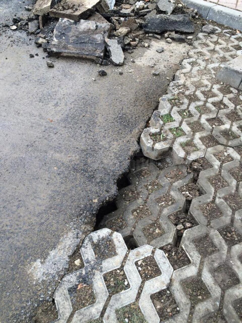 Intervenții de amploare în rețeaua de apă și canalizare vor putea fi făcute peste 5 ani, când expiră garanția lucrărilor de asfaltare