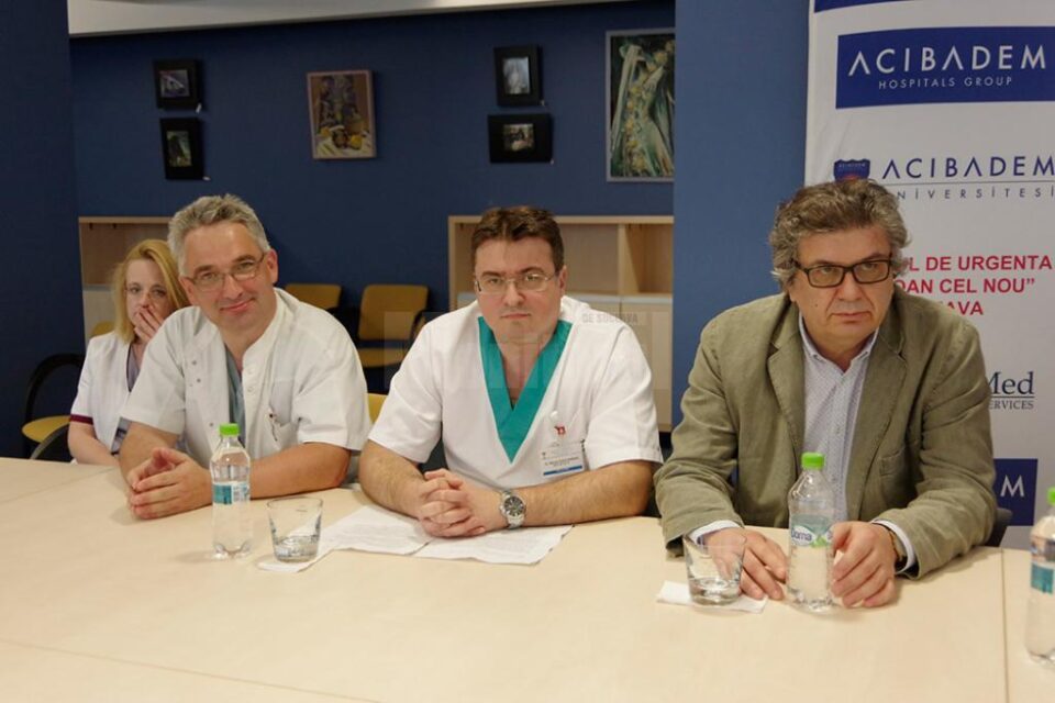 Șapte pacienți cu afecțiuni rare, operați de profesorul Aydin Yücetürk și de medicii ortopezi de la Spitalul de Urgență Suceava