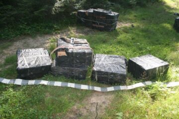 Focuri de armă și țigări de peste 25.000 de euro capturate de polițiștii de frontieră suceveni