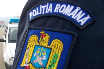 Spărgători de imobile și de autocare, reținuți de polițiști