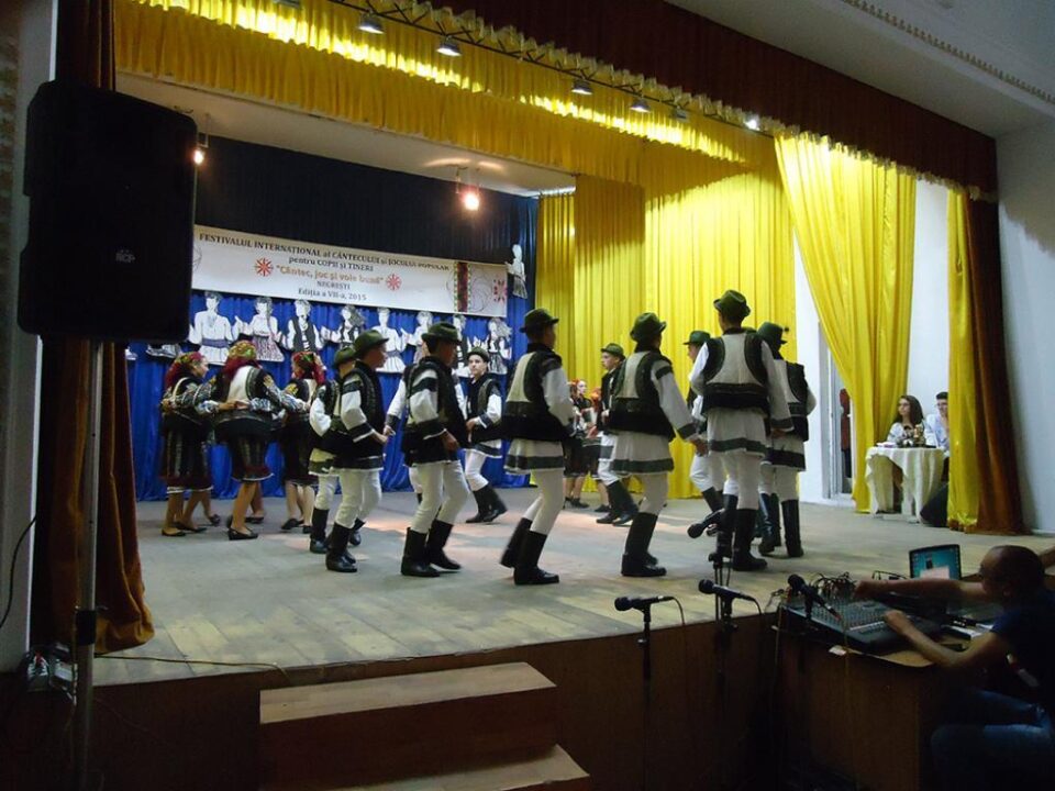 Ansamblul folcloric ,,Pădurețul” al Școlii Gimnaziale Pârteștii de Sus