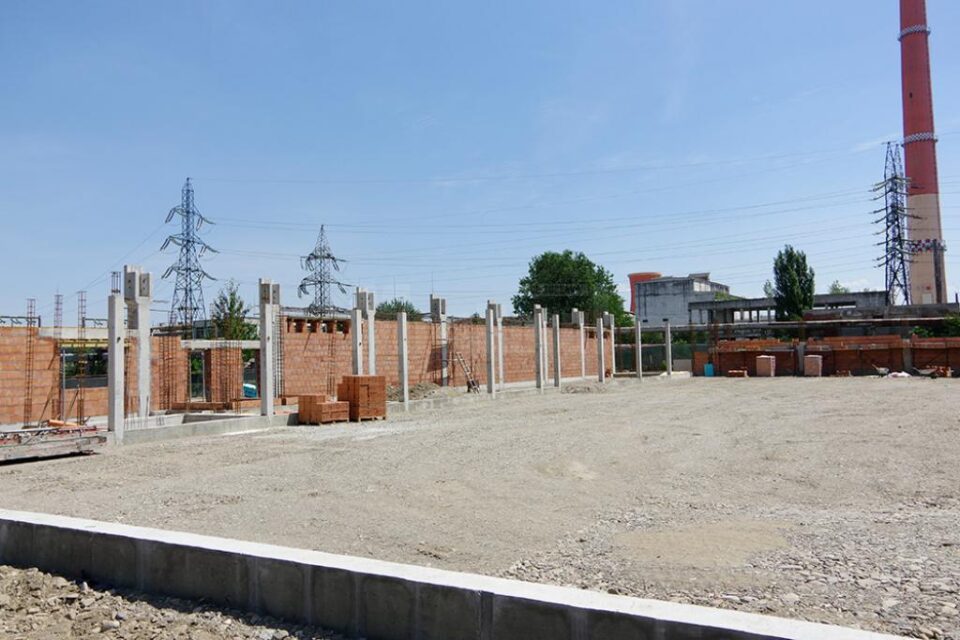 Pe terenul de la Ambro se construiește de zor cel de-al doilea magazin LIDL din orașul Suceava