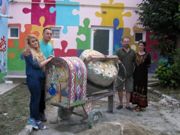 Două grădinițe din Fălticeni au fost pictate la exterior cu scene din povești