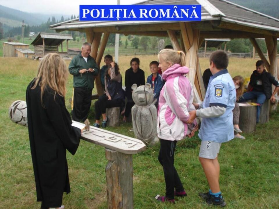 Reprezentanții IPJ Suceava și Romanian Children’s Humanitarian Foundation au organizat trei tabere la care au participat peste 70 de copii Reprezentanții IPJ Suceava și Romanian Children’s Humanitarian Foundation au organizat trei tabere la care au participat peste 70 de copii