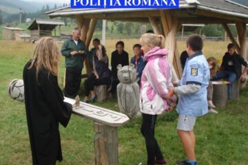 Reprezentanții IPJ Suceava și Romanian Children’s Humanitarian Foundation au organizat trei tabere la care au participat peste 70 de copii