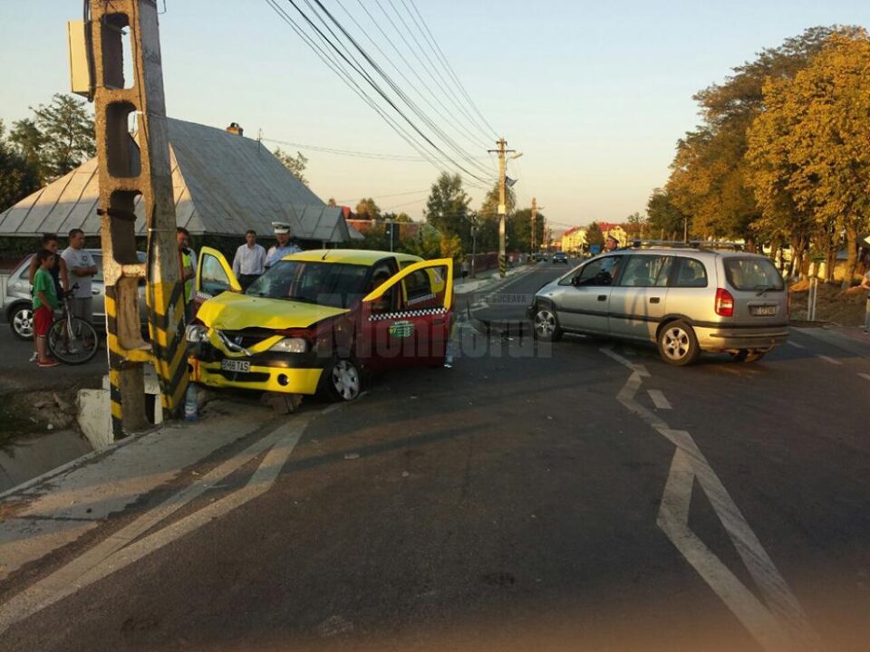 Un pieton în stare gravă, după o coliziune între trei mașini, la Dumbrăveni