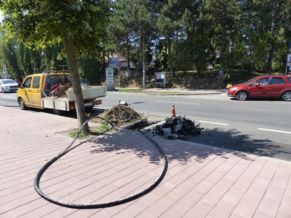 O avarie la rețeaua electrică de pe strada Universității din municipiul Suceava a lăsat fără curent electric, timp de mai bine de 24 de ore, două dintre restaurantele din zonă O avarie la rețeaua electrică de pe strada Universității din municipiul Suceava a lăsat fără curent electric, timp de mai bine de 24 de ore, două dintre restaurantele din zonă