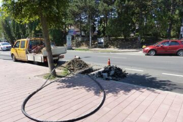 O avarie la rețeaua electrică de pe strada Universității din municipiul Suceava a lăsat fără curent electric, timp de mai bine de 24 de ore, două dintre restaurantele din zonă