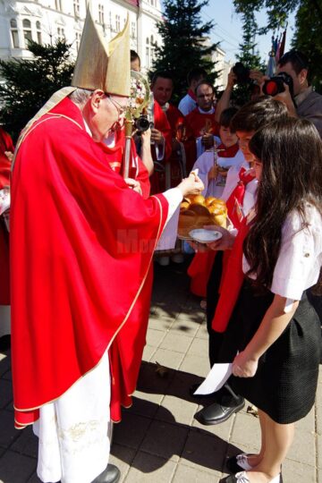 38 de tineri romano-catolici au primit Sfântul Mir de la Cardinalul de Köln, Joachim Meisner