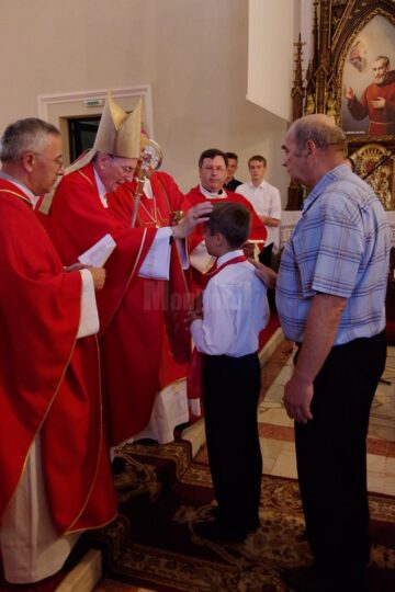38 de tineri romano-catolici au primit Sfântul Mir de la Cardinalul de Köln, Joachim Meisner