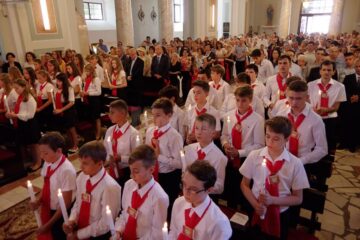 38 de tineri romano-catolici au primit Sfântul Mir de la Cardinalul de Köln, Joachim Meisner