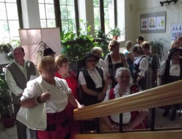 Expoziție de fotografie, recital de lăută și parada portului popular la cea de-a XIII-a Întâlnire a germanilor din Bucovina