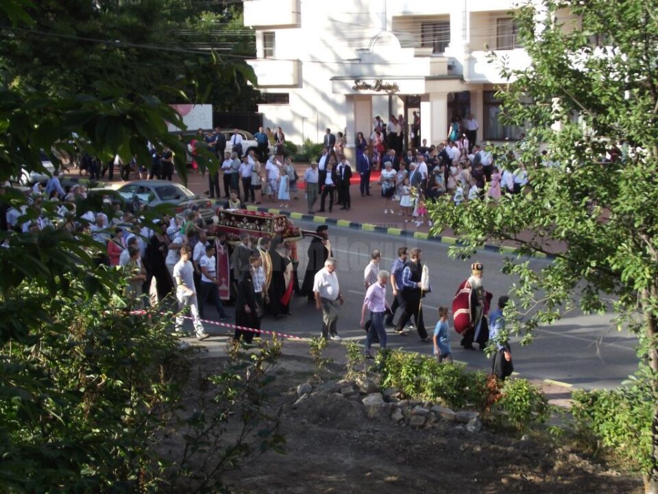 Procesiune și rugăciune pe străzile Sucevei pentru ploaie