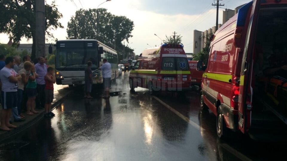 Accident între un autobuz TPL și o autoutilitară, pe strada Gheorghe Doja