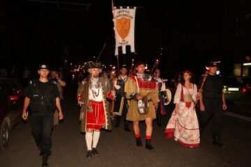Parada cu făclii pe străzile Sucevei