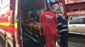 O autoutilitară intrată pe contrasens a izbit în plin un autobuz, pe o stradă din Suceava