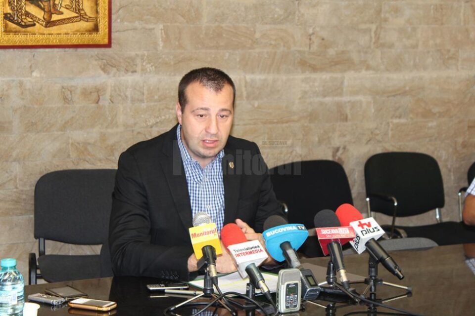 Lucian Harșovschi: „Primăria a plătit proiectarea pentru șapte imobile cu 342 de apartamente, iar în momentul în care s-a cerut depunerea sumei de către beneficiari, primăria s-a lovit de reticența unora" Lucian Harșovschi: „Primăria a plătit proiectarea pentru șapte imobile cu 342 de apartamente, iar în momentul în care s-a cerut depunerea sumei de către beneficiari, primăria s-a lovit de reticența unora"