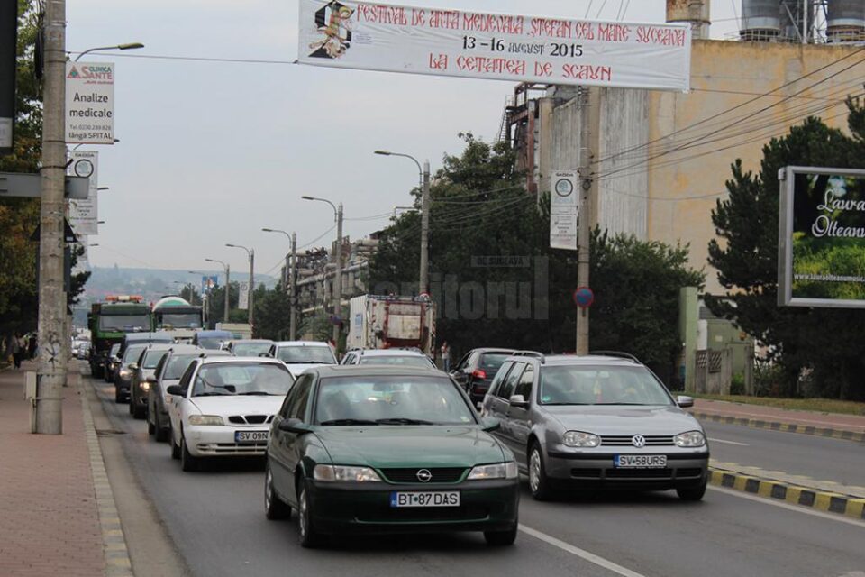 Luna august a devenit un adevărat coșmar pentru cei care au de circulat zi de zi pe arterele principale ale Sucevei