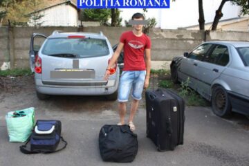 Mașină cu țigări de contrabandă, condusă de un șofer cu permisul suspendat