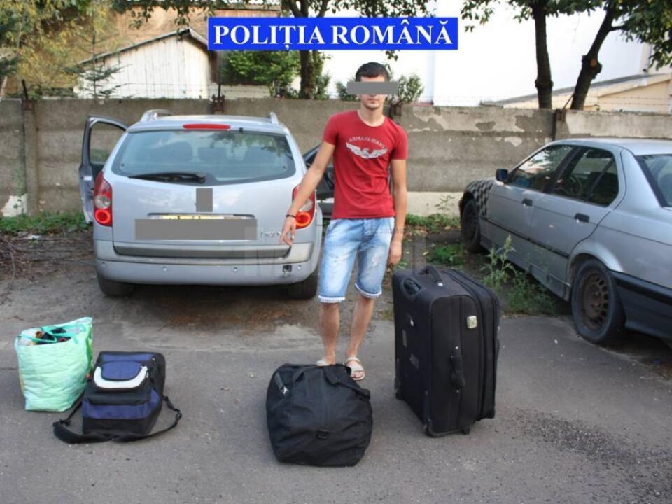 Mașină cu țigări de contrabandă, condusă de un șofer cu permisul suspendat