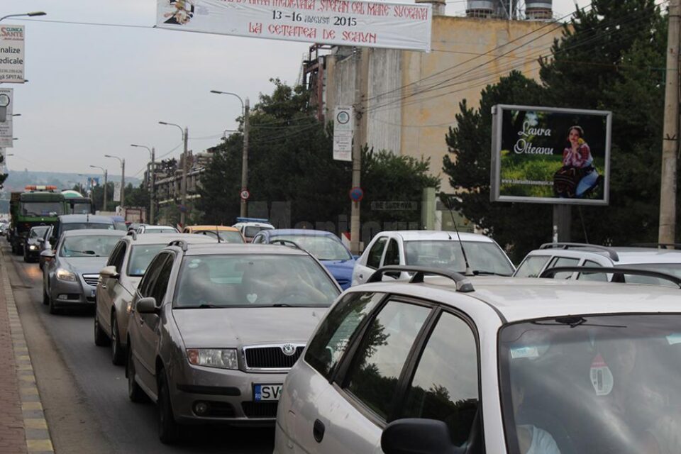 Luna august a devenit un adevărat coșmar pentru cei care au de circulat zi de zi pe arterele principale ale Sucevei