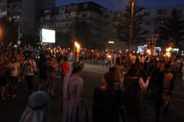 Parada cu făclii a Festivalului de Artă Medievală, urmărită de zeci de mii de suceveni