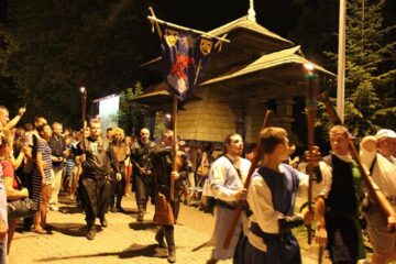 Parada cu făclii a Festivalului de Artă Medievală, urmărită de zeci de mii de suceveni