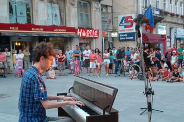 Serată muzicală în parc