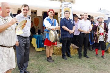 Autoritățile sucevene au participat la deschiderea oficială a Festivalului medieval din Cetatea de Scaun a Sucevei