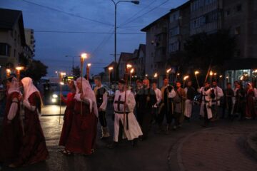 Parada cu făclii a Festivalului de Artă Medievală, urmărită de zeci de mii de suceveni