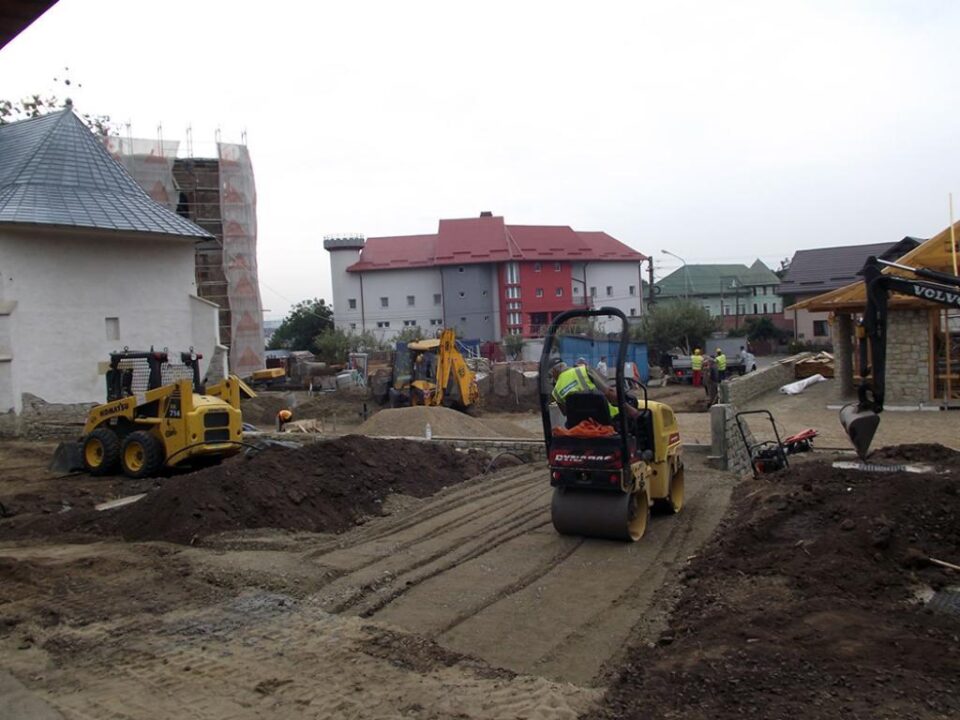 În incinta ansamblului monumental Biserica Sf. Simion - Turnul Roșu va fi sfințit astăzi un khacikar