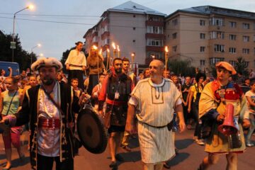 Parada Festivalului Medieval de la Suceava este cea mai mare din țară