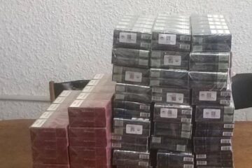 Țigările de contrabandă găsite în mașina suspectului